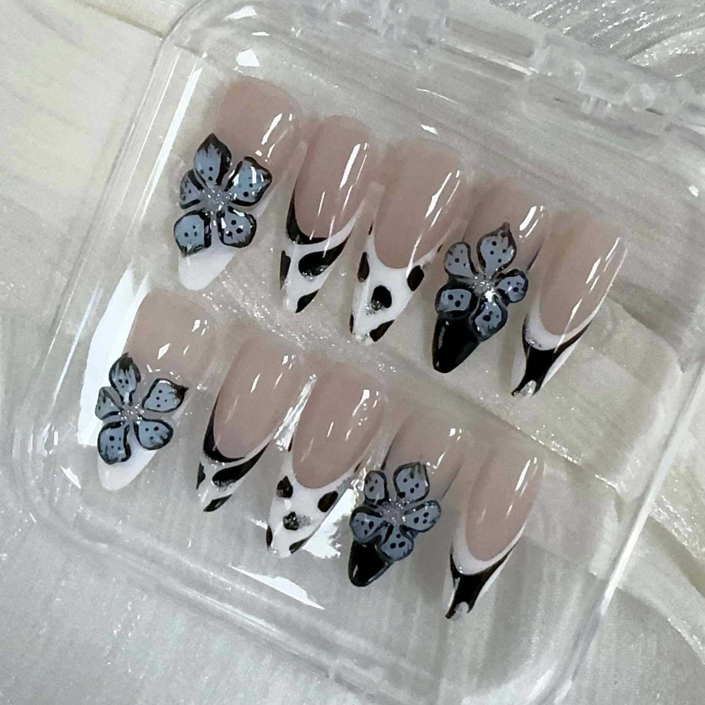 Bloom Noir
